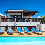 빌라 Casa Laura Vista Lobos - Spacious With Heatable Pool And Sea Views 플라야블랑카
