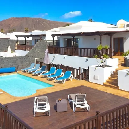 Villa Casa Laura Vista Lobos - Spacious With Heatable Pool And Sea Views *