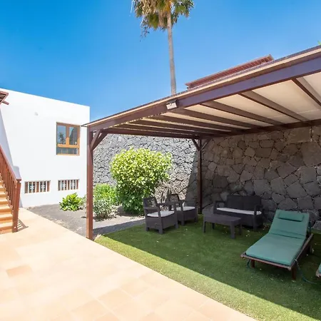 Casa Laura Vista Lobos - Spacious With Heatable Pool And Sea Views * Playa Blanca