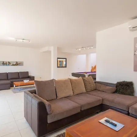 Casa Laura Vista Lobos - Spacious With Heatable Pool And Sea Views Playa Blanca