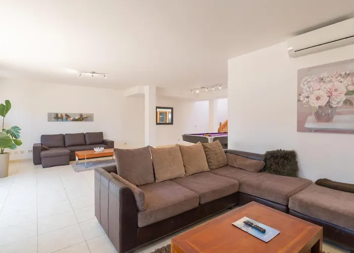 Casa Laura Vista Lobos - Spacious With Heatable Pool And Sea Views Playa Blanca